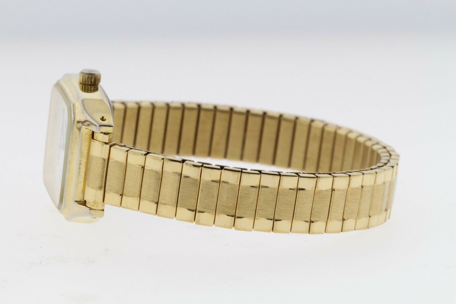 Q&Q Quartz Women's Stretch Bracelet Gold Plated Watch 3 Q&Q Quartz Women's Stretch Bracelet Gold Plated Watch