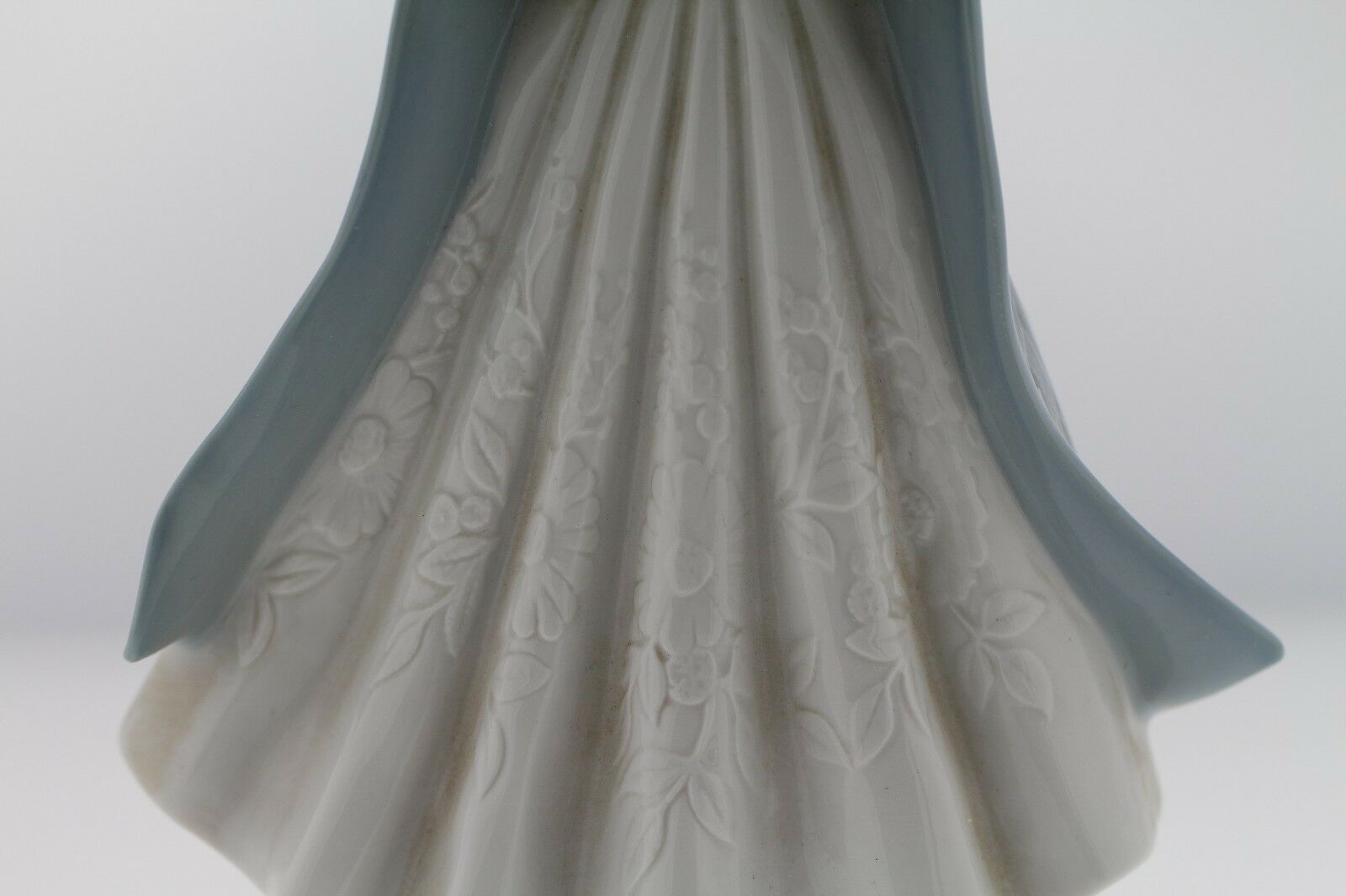 Lladro Angel Navidad Cantante Retired 1990 Porcelain Figurine w/ Original Box 3 Lladro Angel Navidad Cantante Retired 1990 Porcelain Figurine w/ Original Box