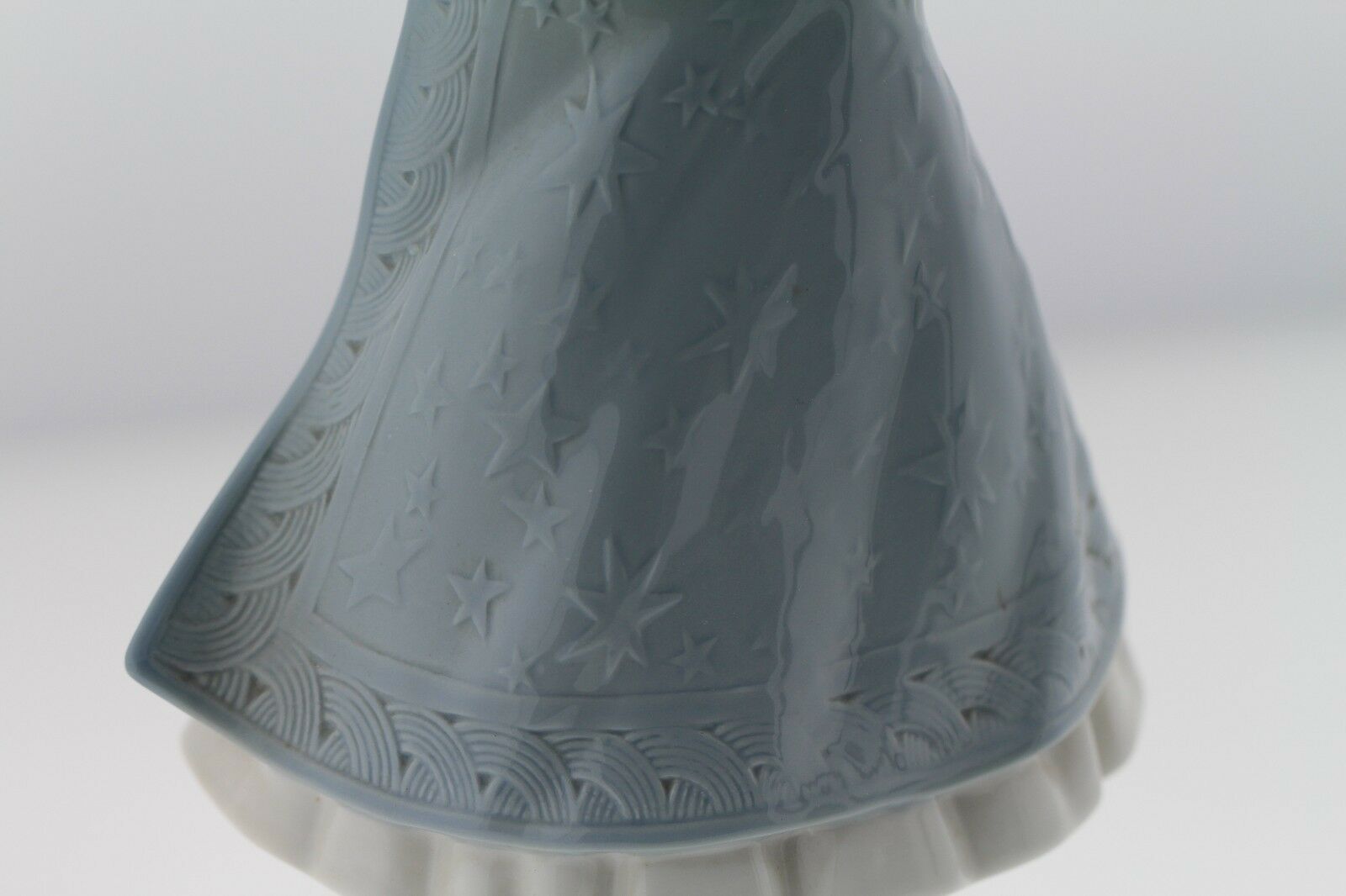 Lladro Angel Navidad Cantante Retired 1990 Porcelain Figurine w/ Original Box 7 Lladro Angel Navidad Cantante Retired 1990 Porcelain Figurine w/ Original Box