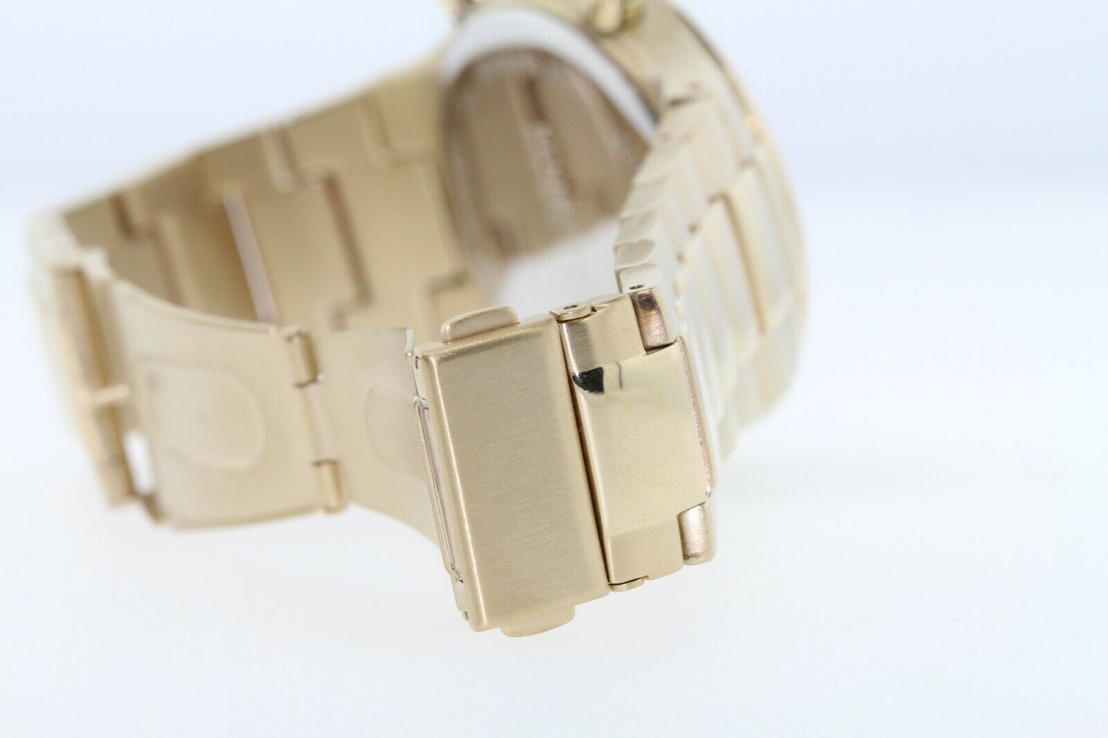 Gold-Tone Kenneth Cole Reaction Chronograph Silver Dial Mens Watch 7 Gold-Tone Kenneth Cole Reaction Chronograph Silver Dial Mens Watch