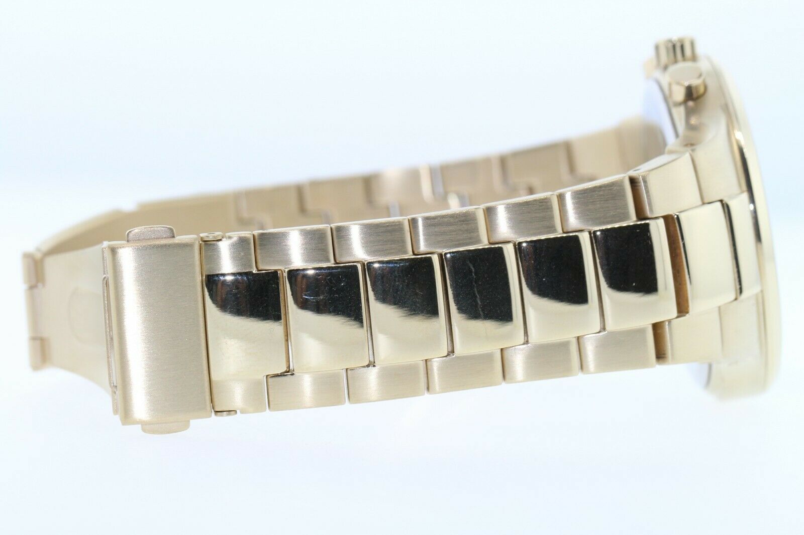 Gold-Tone Kenneth Cole Reaction Chronograph Silver Dial Mens Watch 9 Gold-Tone Kenneth Cole Reaction Chronograph Silver Dial Mens Watch