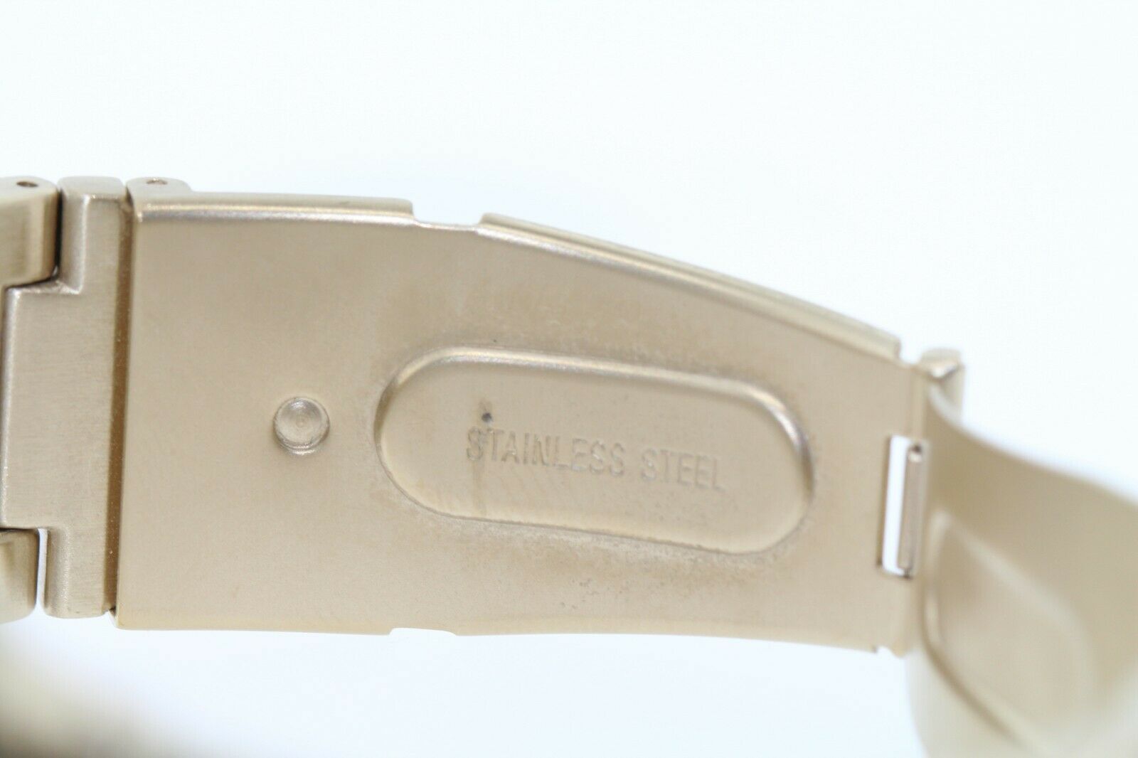 Gold-Tone Kenneth Cole Reaction Chronograph Silver Dial Mens Watch 13 Gold-Tone Kenneth Cole Reaction Chronograph Silver Dial Mens Watch